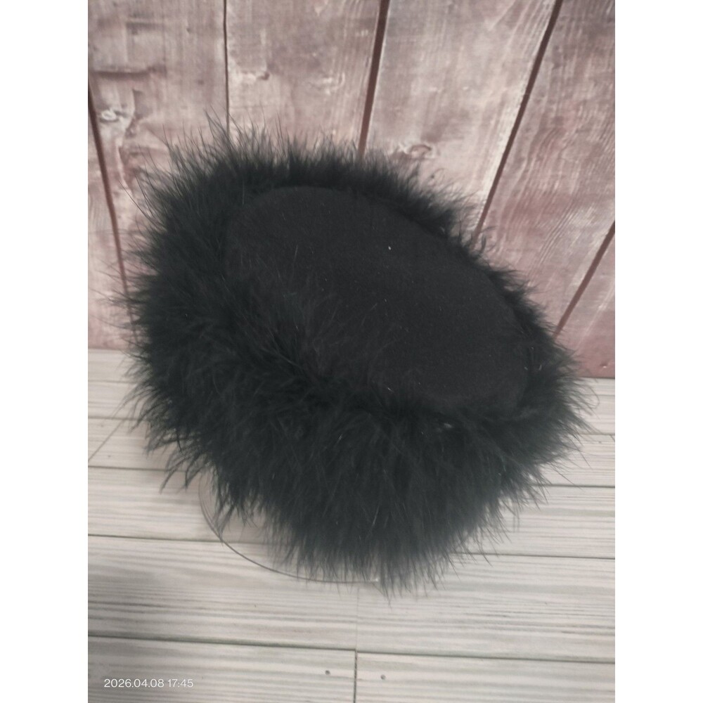 Women's black faux fur Cossack or Russian-style winter hat - Picture 4 of 8